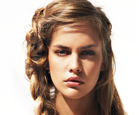 Model mit moderner Haarmode